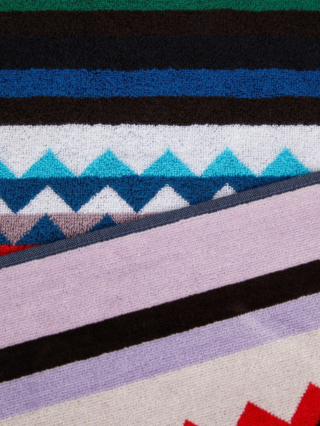 Serviette de plage Carllie 100x180 cm en tissu de coton éponge à chevrons, Multicolore  - 8051575843389 - 2