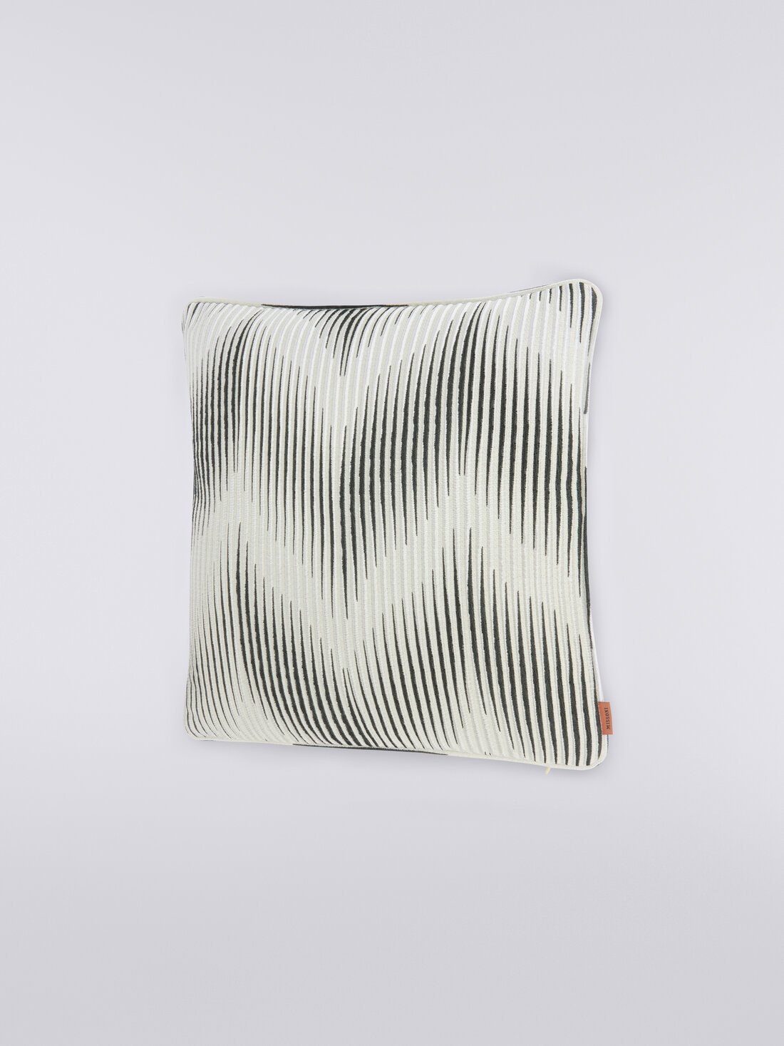 Ande 40x40 cm cushion with faded chevron, Black & White - 8051575829567 - 1