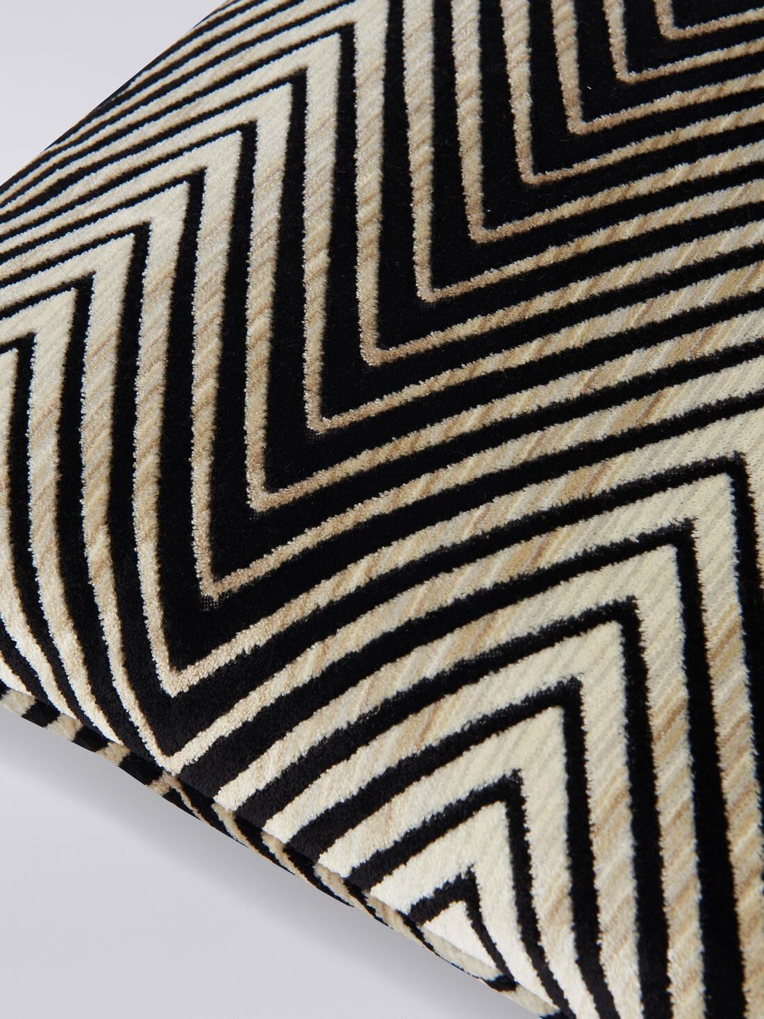 Ziggy 40x40 cm viscose blend zigzag cushion, Black & White - 8051575831270 - 2