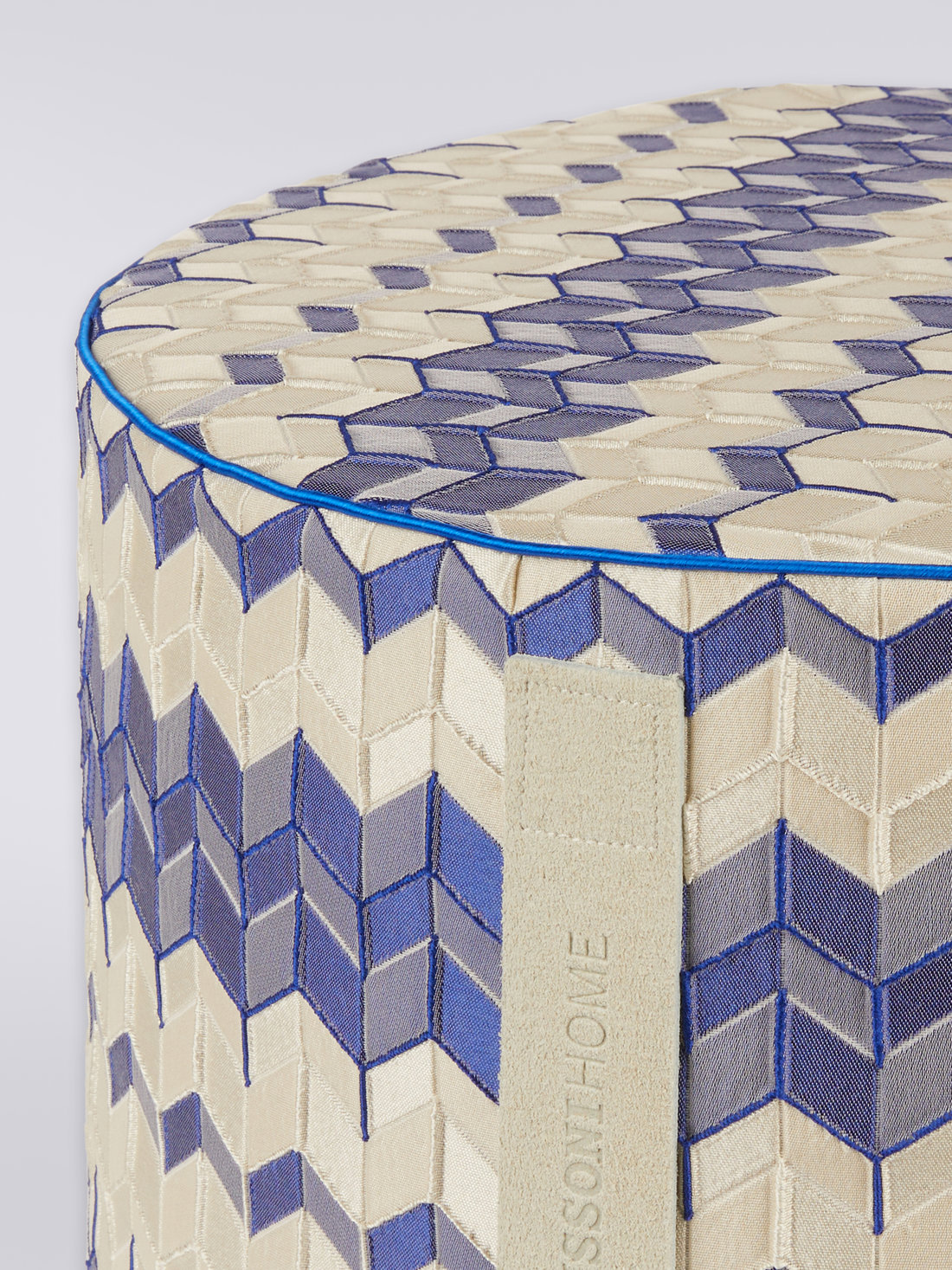Tread 40x30 cm cylindrical pouffe with 3D effect chevron, Blue - 8051575831355 - 2