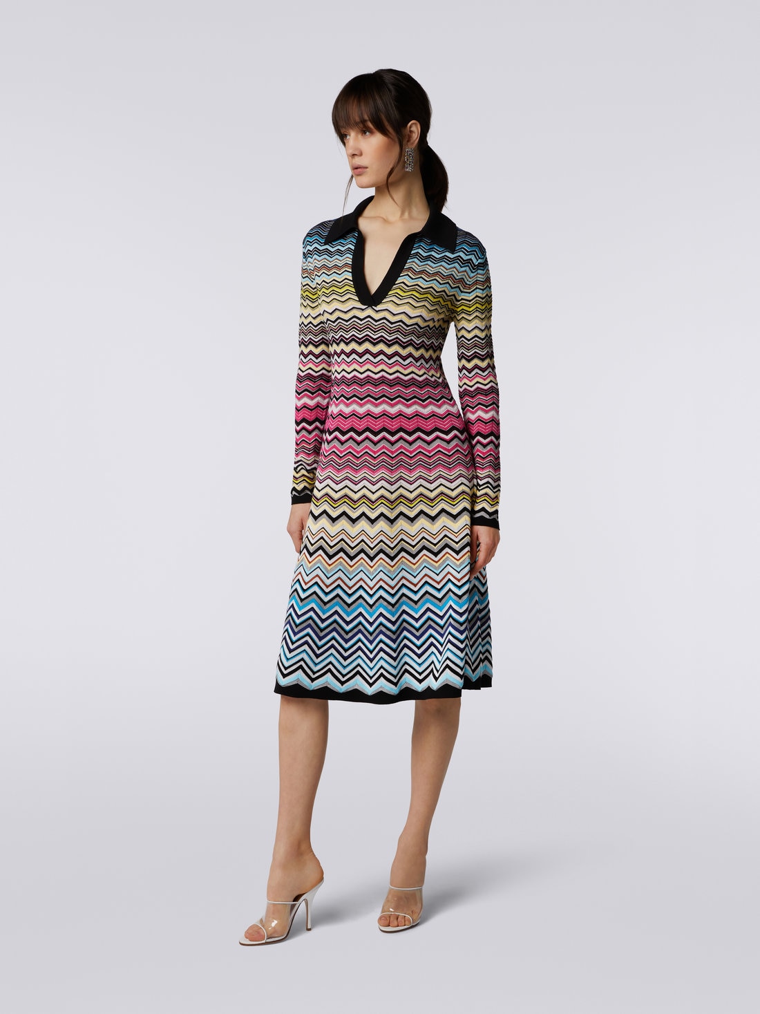 Longuette-Kleid aus Baumwolle und Viskose mit Chevronmuster, Mehrfarbig  - DS23SG26BK022HSM8NH - 2