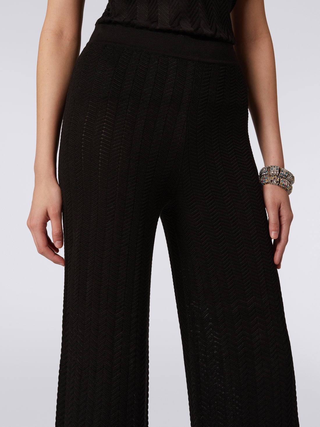 Straight knit trousers with tone-on-tone chevron, Black    - DS23SI28BK023Y93911 - 4