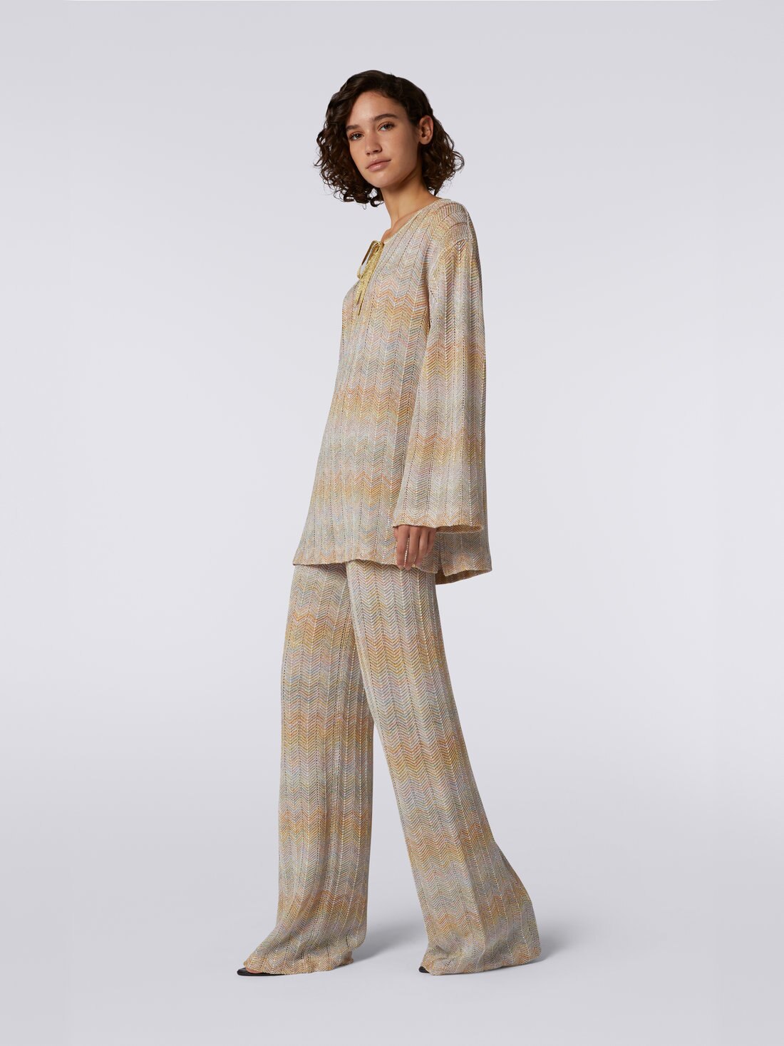 Langärmelige Bluse aus Strick mit Chevronmuster, Mehrfarbig  - DS23SN1LBK024OSM8UO - 2