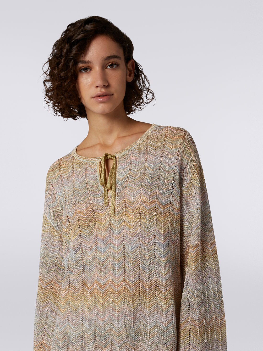Langärmelige Bluse aus Strick mit Chevronmuster, Mehrfarbig  - DS23SN1LBK024OSM8UO - 4