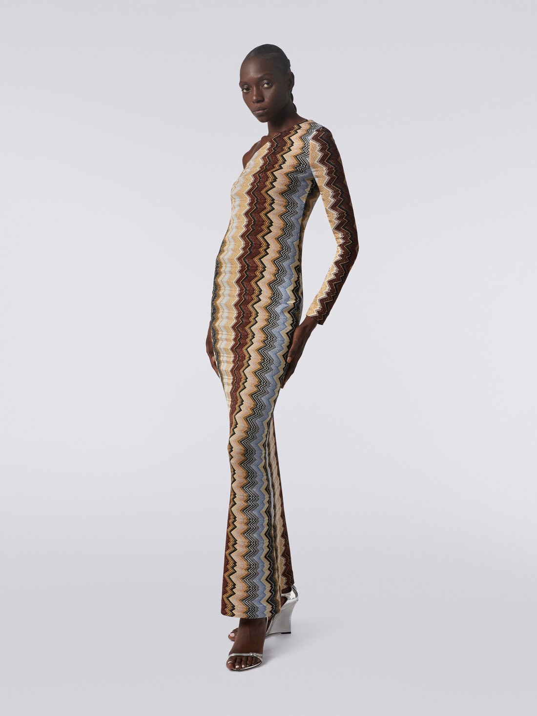 Langes One-Shoulder-Kleid aus Viskose mit Lamé und Zickzackmuster , Mehrfarbig  - DS23WG45BR00SZSM941 - 2