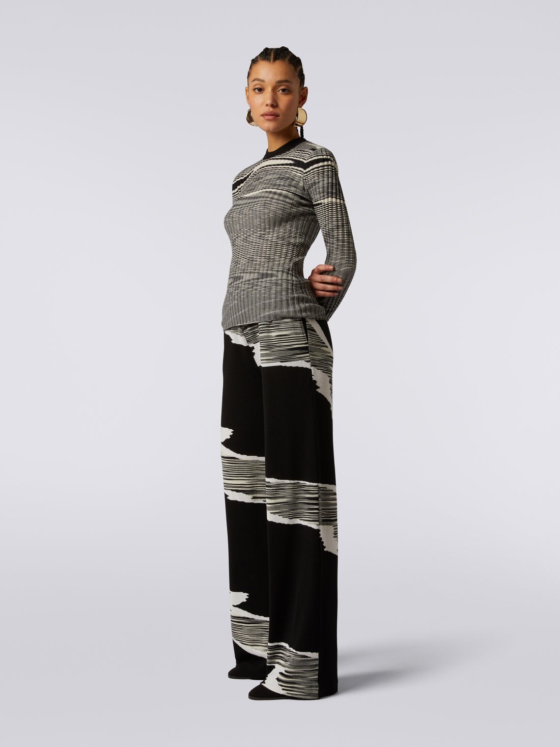 Crew-neck narrow-ribbed pullover in cashmere and silk , Black & White - DS23WN0GBK026QF9001 - 2