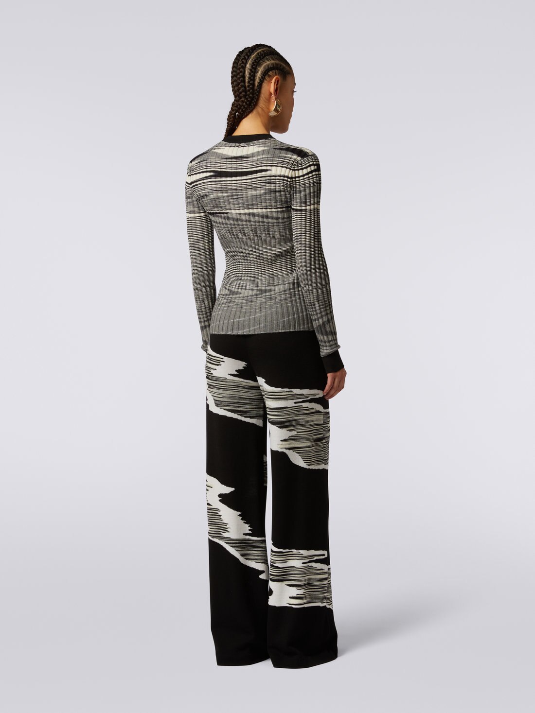 Crew-neck narrow-ribbed pullover in cashmere and silk , Black & White - DS23WN0GBK026QF9001 - 3