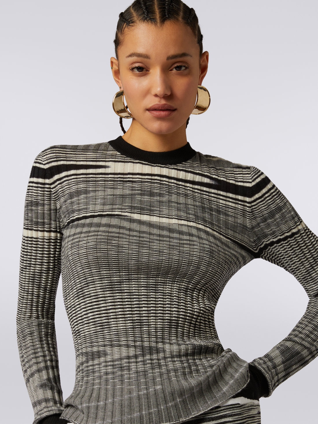 Crew-neck narrow-ribbed pullover in cashmere and silk , Black & White - DS23WN0GBK026QF9001 - 4