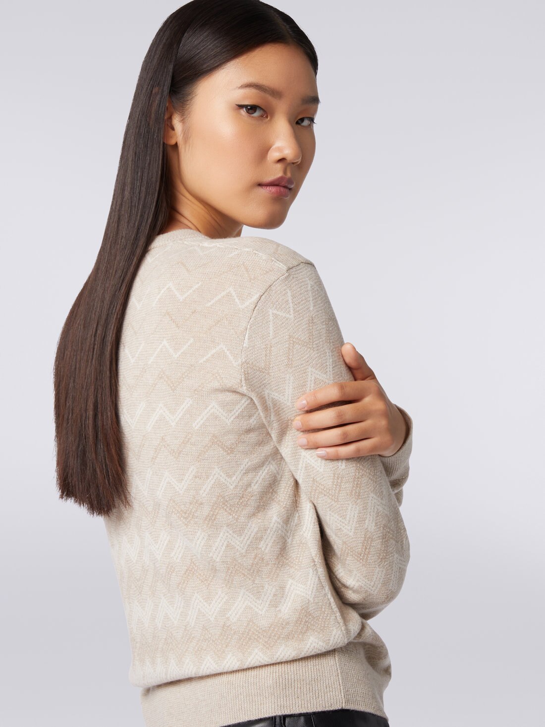 Cashmere V-neck sweater with zigzags, White  - DS23WN2DBK033KS01AC - 4