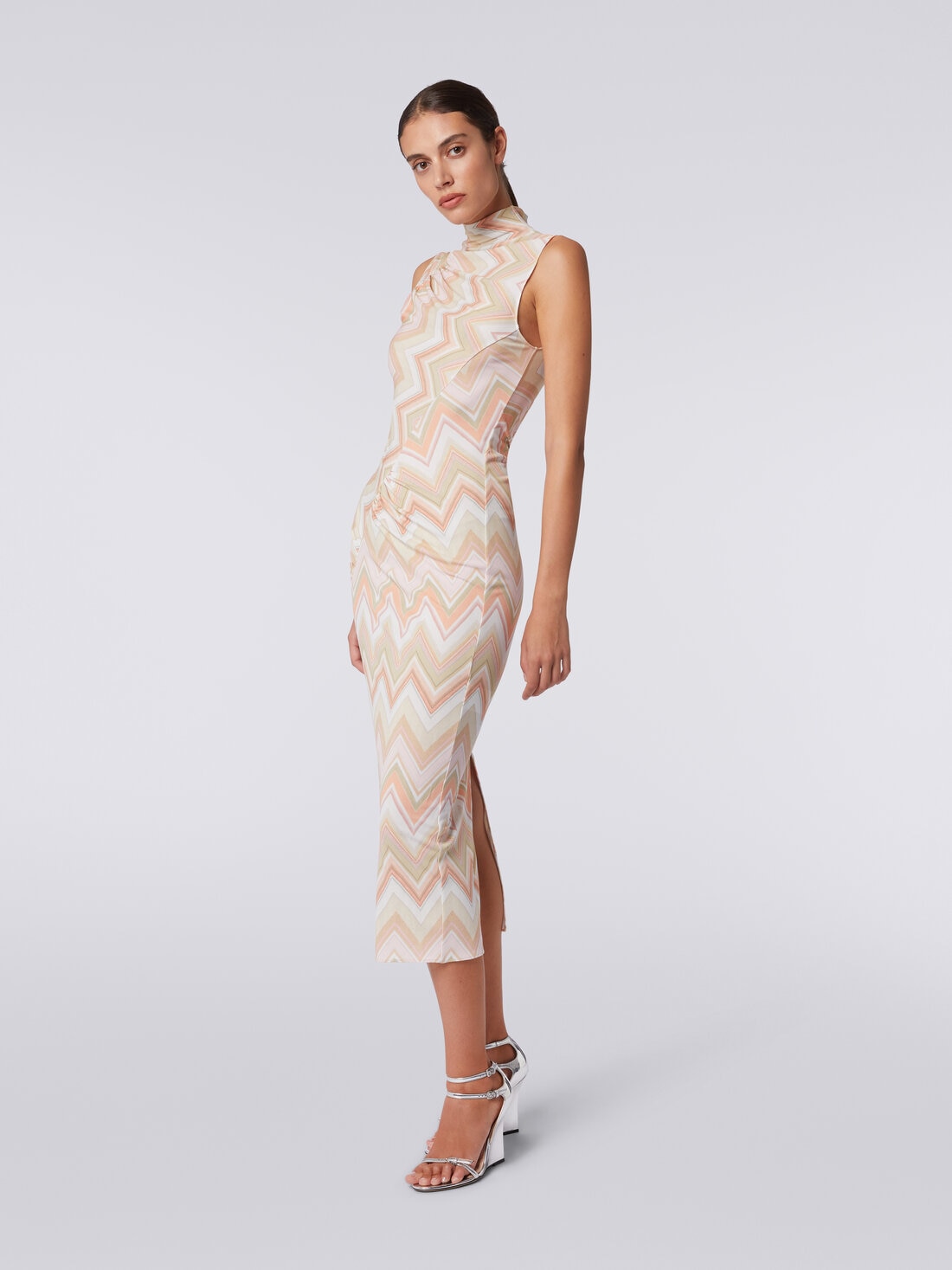 Longuette dress in zigzag viscose with gathers, Multicoloured  - DS24SG0CBJ00I6S30CU - 2