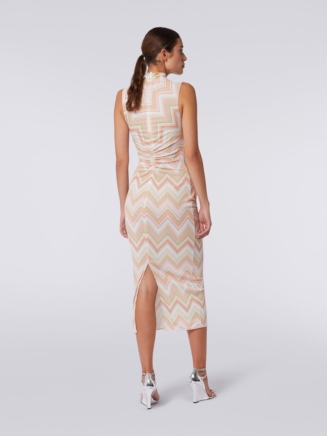 Longuette dress in zigzag viscose with gathers, Multicoloured  - DS24SG0CBJ00I6S30CU - 3
