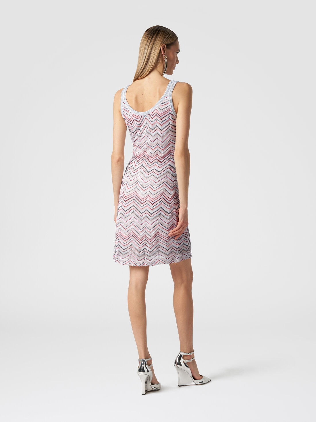 Mini-robe sans manches en viscose mélangée à zig zag avec paillettes , Multicolore  - DS24SG2CBK033ISM9AO - 2