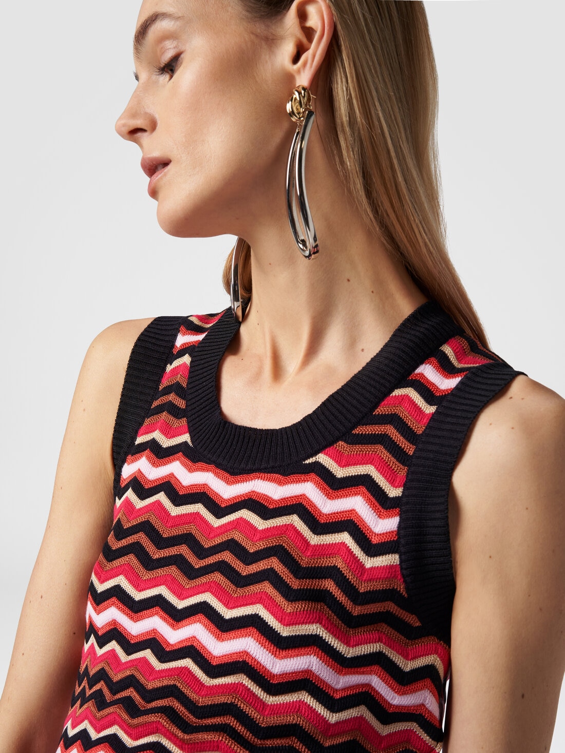 Sleeveless dress in zigzag knit , Multicoloured  - DS24SG2EBK034FSM9AM - 4