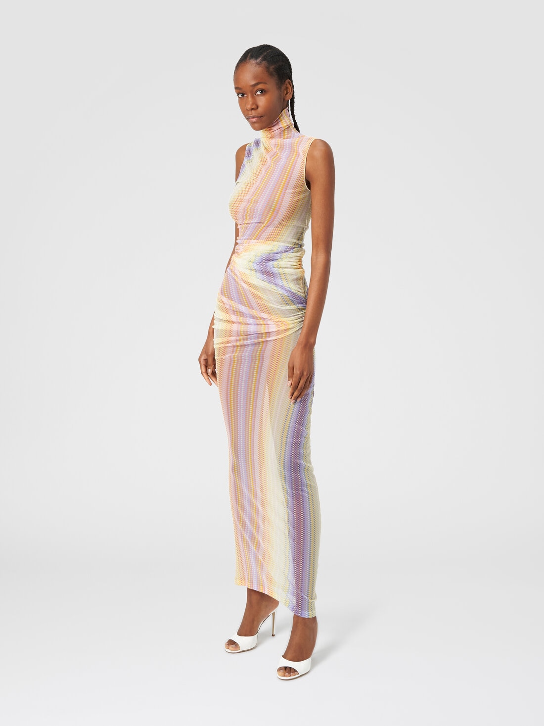 Hochgeschlossenes Kleid aus Tüll mit seitlichen Raffungen, Mehrfarbig  - DS24SG5PBJ00KESM9E3 - 1