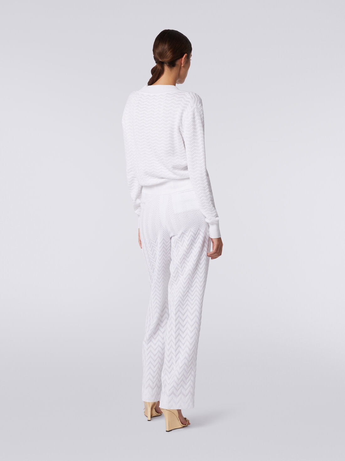 V-neck pullover in zigzag knit, White  - DS24SN0FBK033W14001 - 3