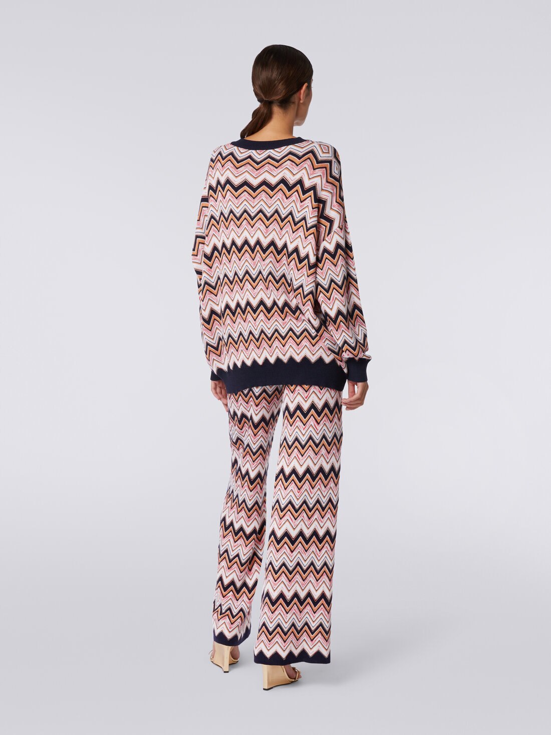 Oversized zigzag jumper with contrasting trim, Multicoloured  - DS24SN0PBK034ESM9AL - 3