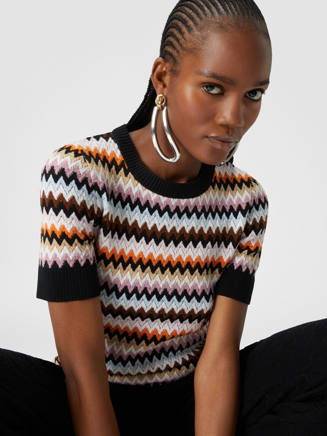 Short-sleeved crewneck pullover in zigzag wool, Multicoloured  - DS24WN15BK040SSM9FZ - 3