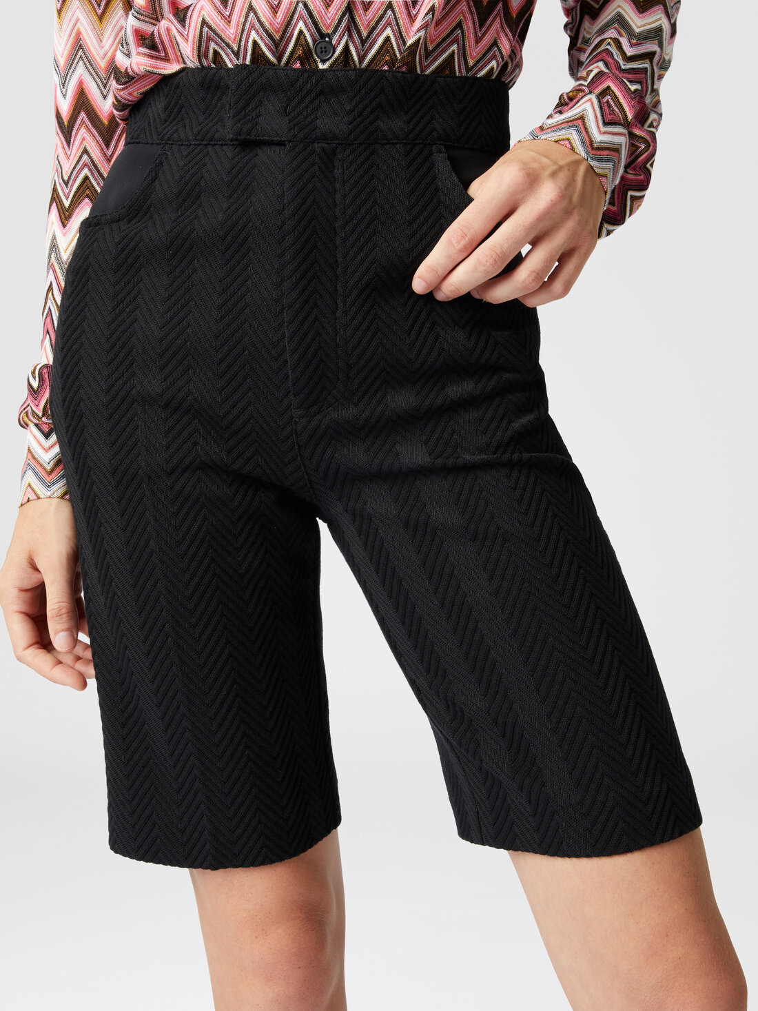 Tone-on-tone zigzag cotton and viscose Bermuda shorts, Black - DS25SI0DBV00GR93911 - 4