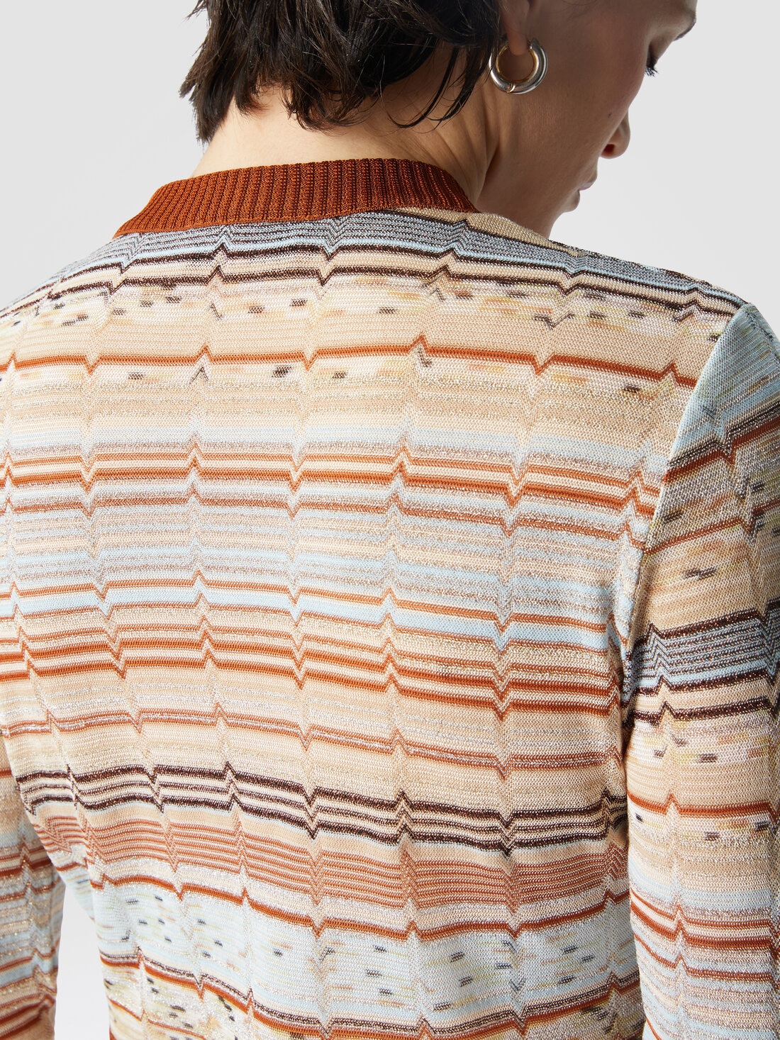 Cárdigan corto de cuello redondo con lamé griego en zig zag, Multicolor  - DS25SM0JBR010QS6143 - 3