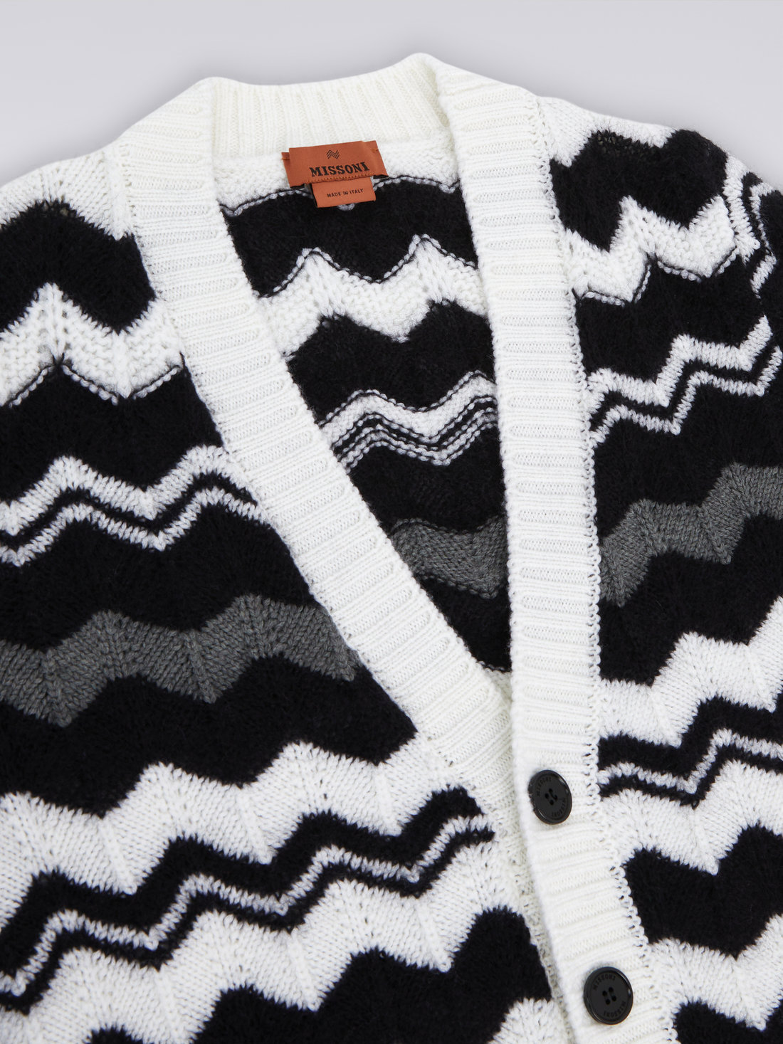 Cardigan aus Wolle mit Zickzacklinien, Weiß & Schwarz - 8053147035406 - 2