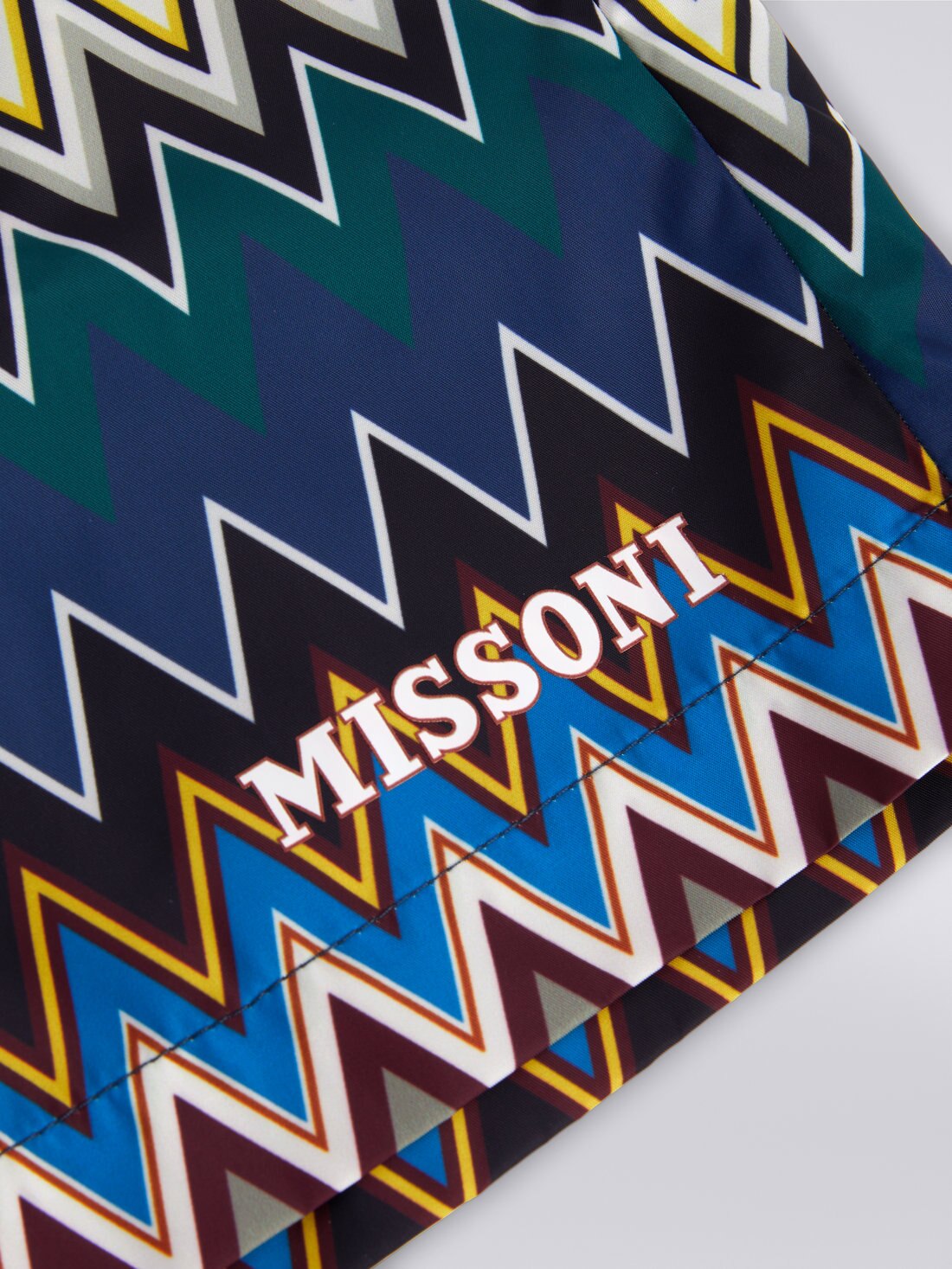 Swimming trunks with zigzag print, Multicoloured  - KS23WP00BV00E3SM923 - 3
