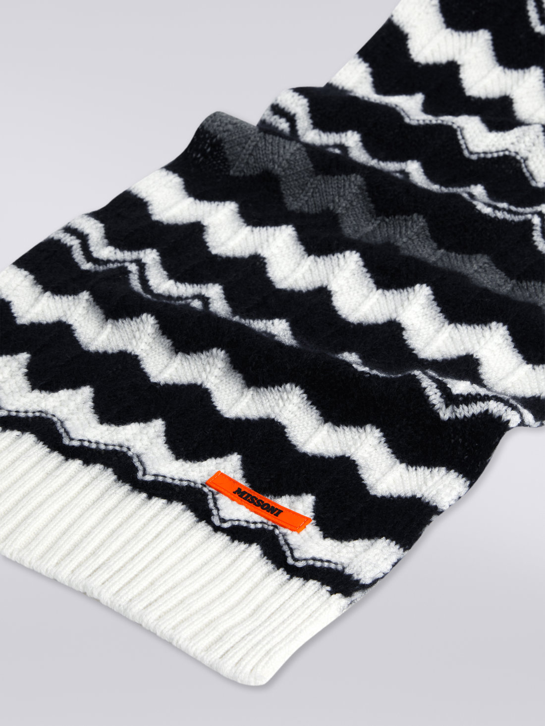 Écharpe en laine à zig zag, Noir & Blanc - 8053147036830 - 1