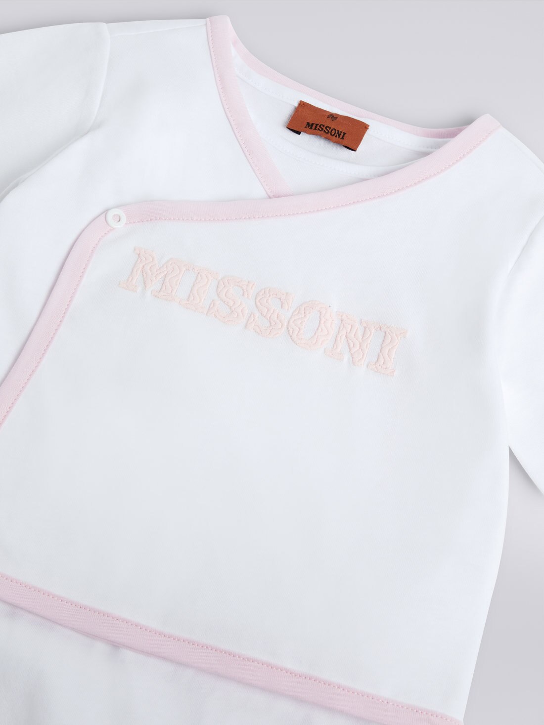 Ensemble trois pièces avec grenouillère, bavoir et bonnet en coton avec logo, Rose   - 8053147037141 - 2