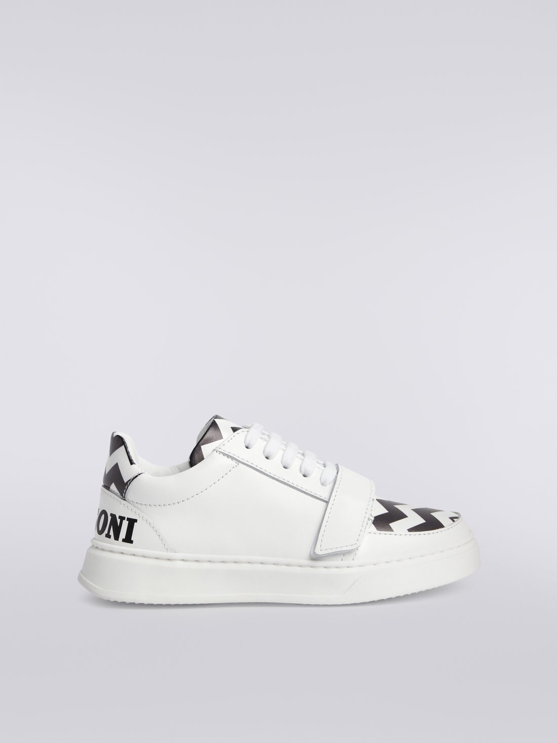Trainers with zigzag pattern, Black & White - 8053147038445 - 0