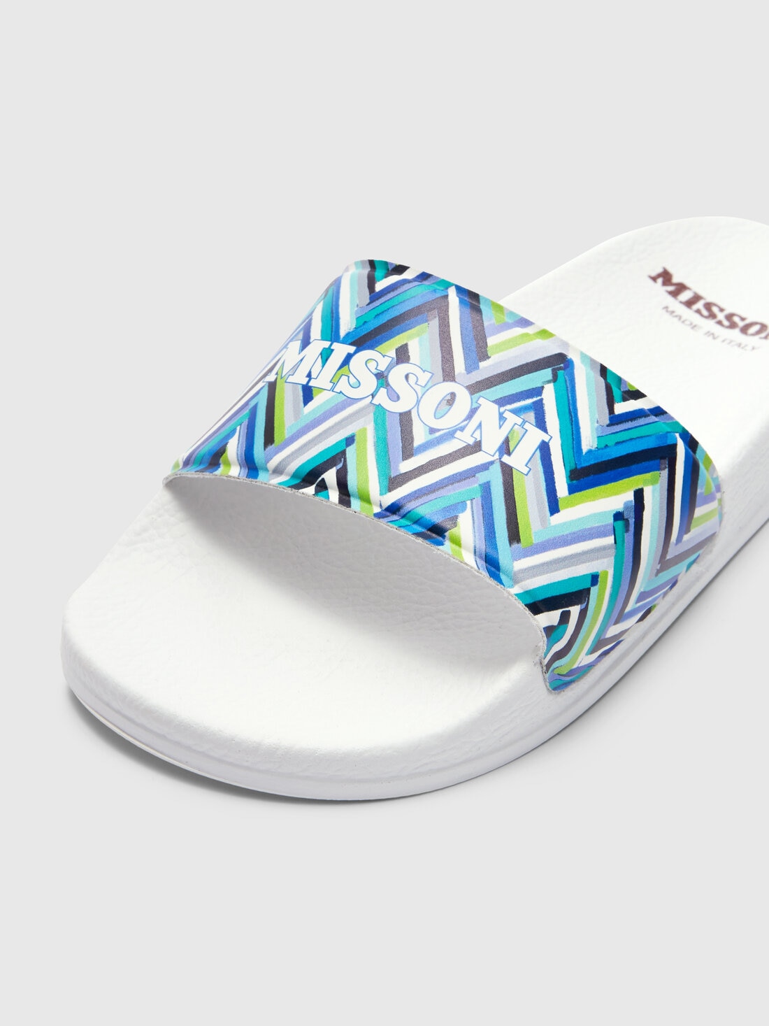 Slippers with chevron pattern and logo lettering, Multicoloured  - KS24SY02BV00FWS72GI - 3