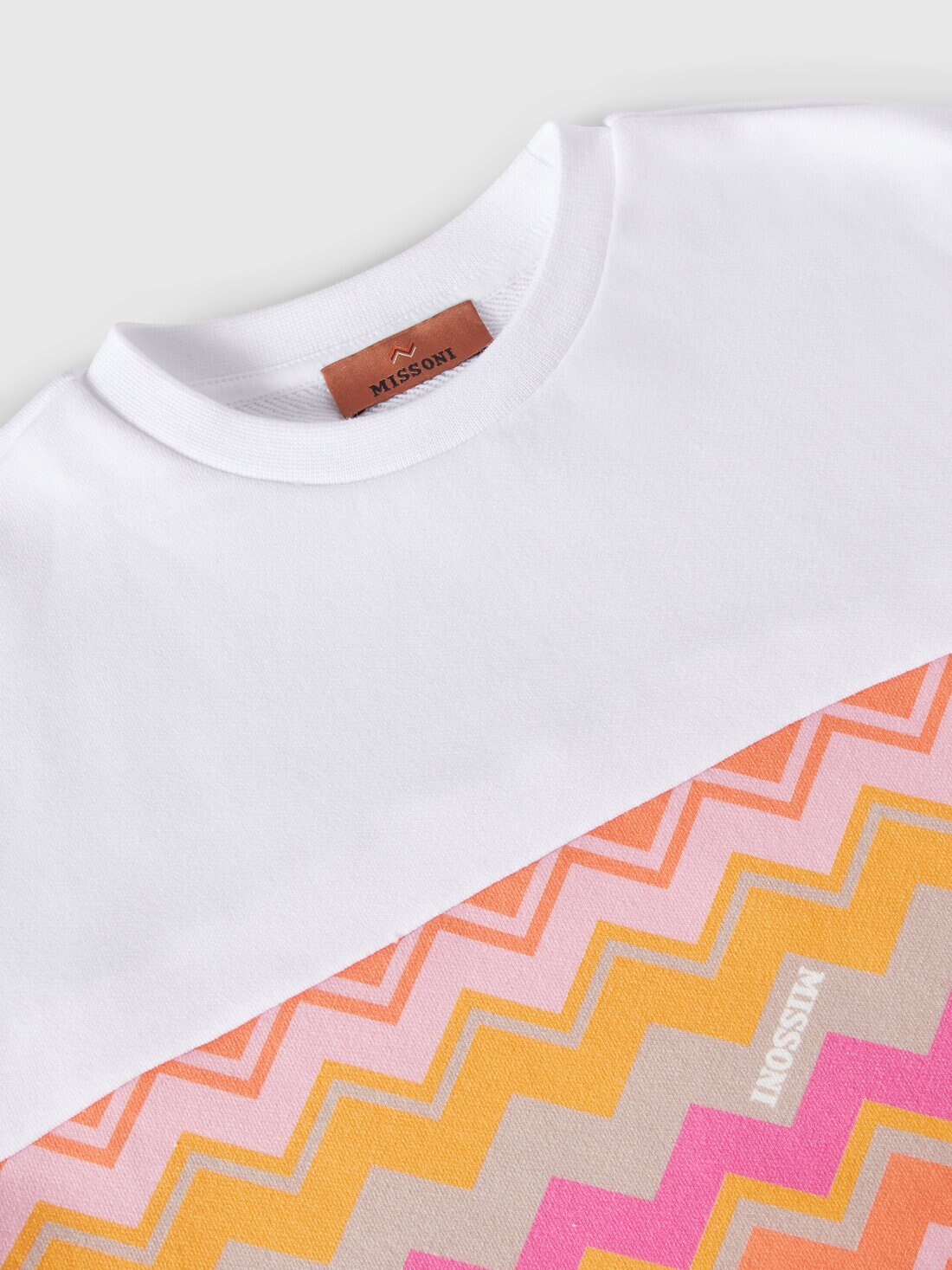 Cotton dress with zig zag inserts and logo, White & Multicoloured   - KS24WG02BV00GVS019C - 2