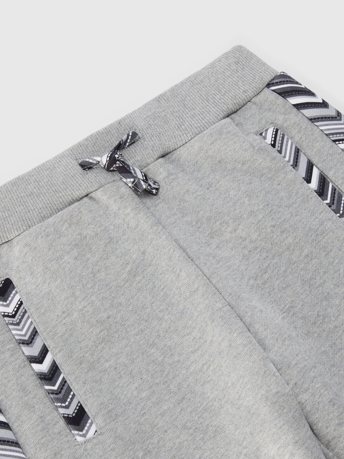 Cotton joggers with zigzag inserts, Grey - KS24WI02BV00GWS91O8 - 2