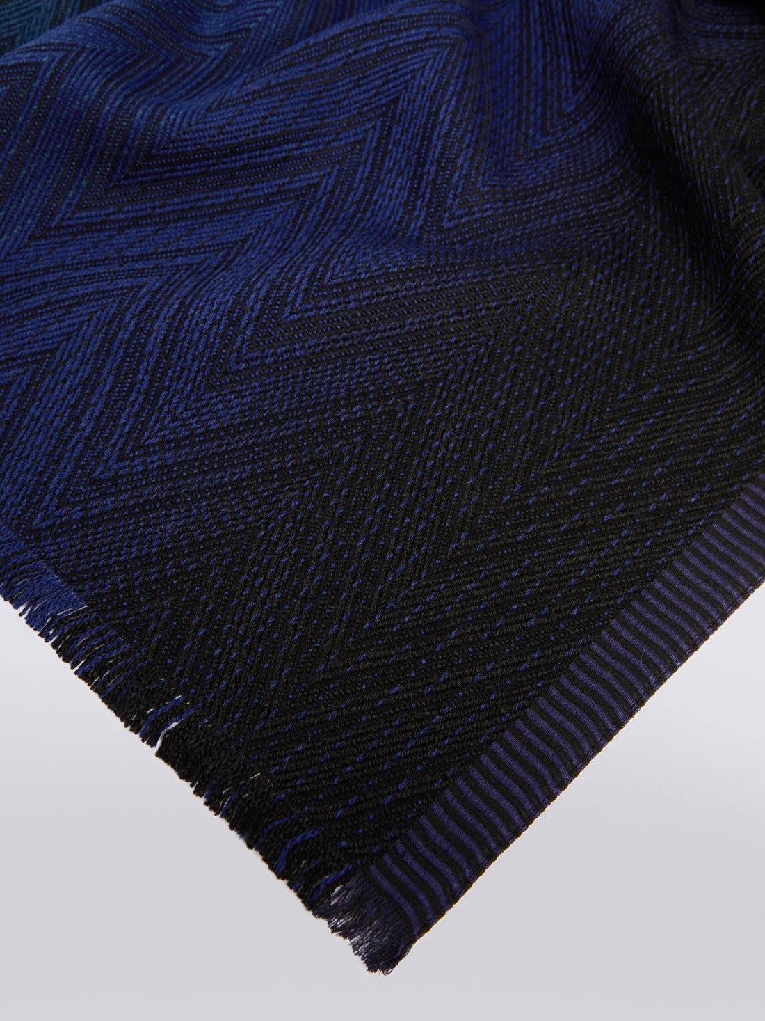 Stola in maglia di viscosa e lana chevron con bordi sfrangiati, Multicolore  - 8053147023298 - 1