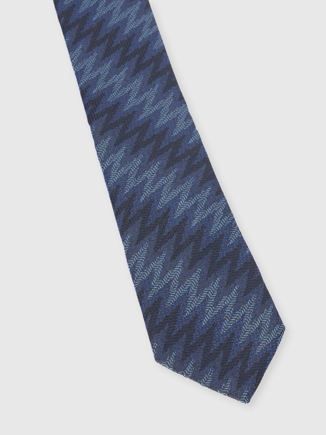 Silk tie with elongated zigzag, Multicoloured  - 8053147230474 - 1