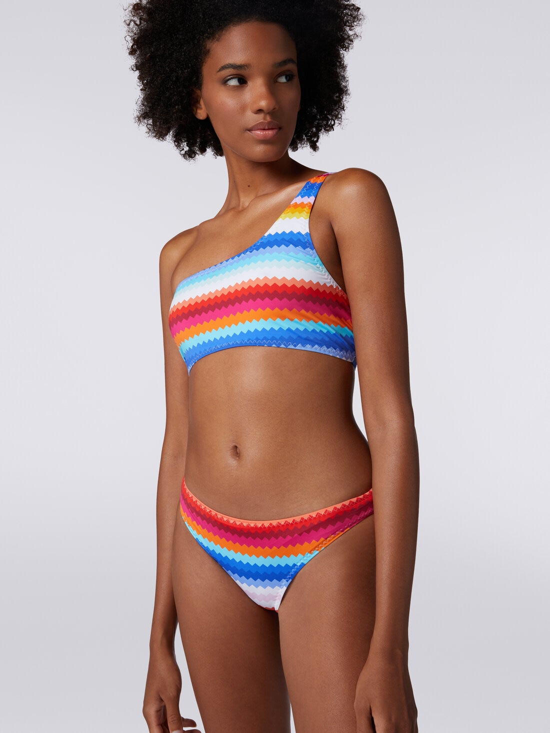 Bikini de un solo hombro de nailon elástico estampado zigzag, Multicolor  - MC23SP02BJ00J7SM99F - 4