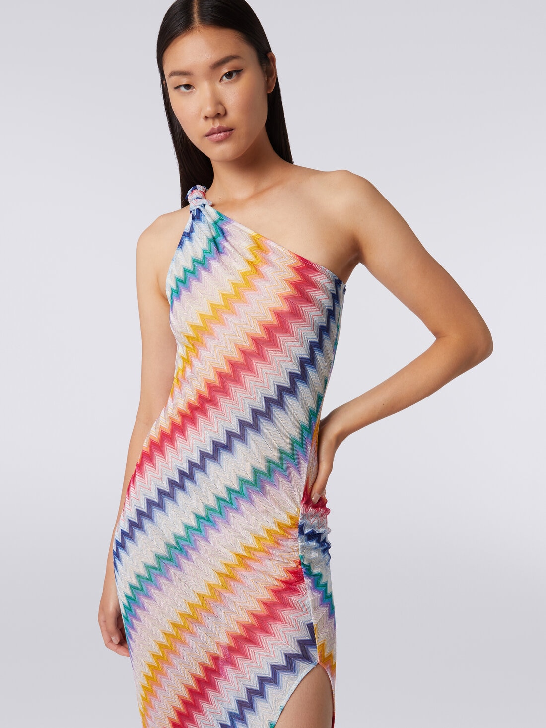 Long one-shoulder cover up with zigzag print, Multicoloured  - MS24SQ11BR00TFSM99G - 4