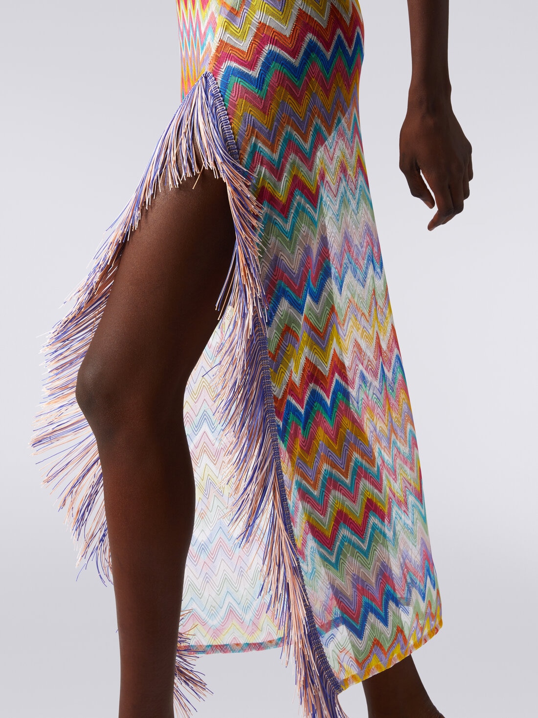 Long cover-up dress with zigzag print and fringes, Multicoloured  - MS24SQ2CBR00XPSM9DM - 4