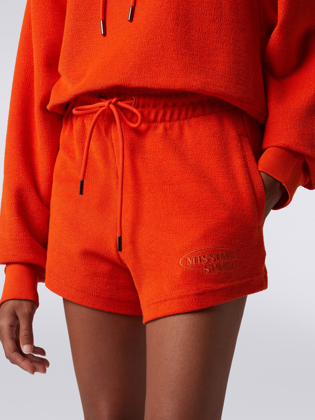 Shorts aus aufgerautem Sweatstoff mit Logo, Orange - SS24SI01BJ00IJS207S - 4