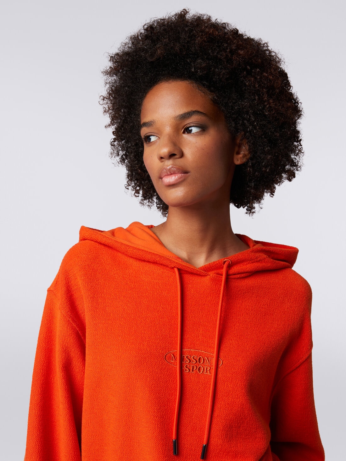 Sweat brossé court avec capuche et logo, Orange - SS24SW01BJ00IJS207S - 4