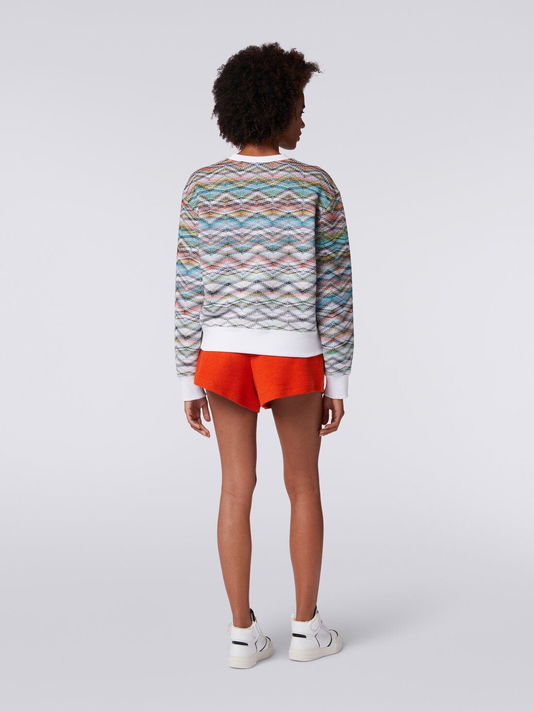 Sweatshirt aus Strick mit Rundhalsausschnitt, Lurex und Logo, Mehrfarbig  - SS24SW05BC0048SM98A - 3