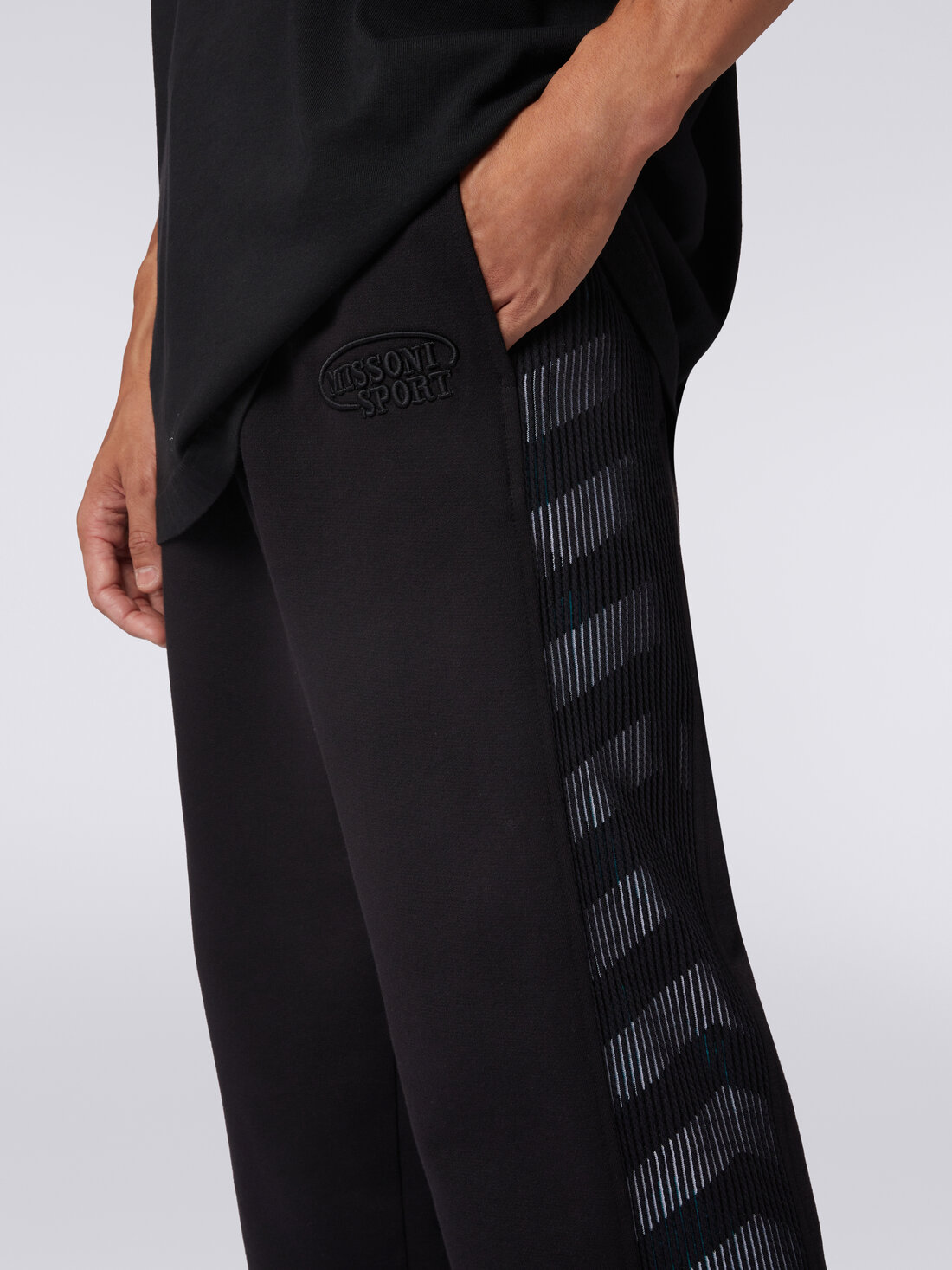Pantaloni in felpa con logo e bande laterali in maglia, Nero    - TS24SI03BJ00INS91J4 - 4