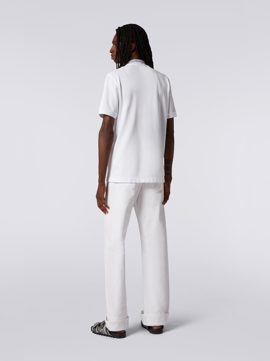 Cotton polo shirt with slub collar and logo lettering, White  - UC22W200BJ0019S00K5 - 3