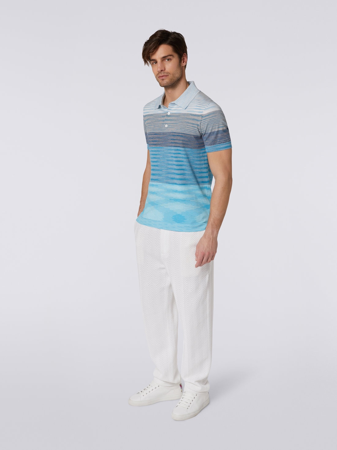 Kurzärmeliges Poloshirt aus gestreifter Baumwolle mit Dégradé-Effekt, Weiß & Hellblau - US23S20PBK012QS7294 - 2