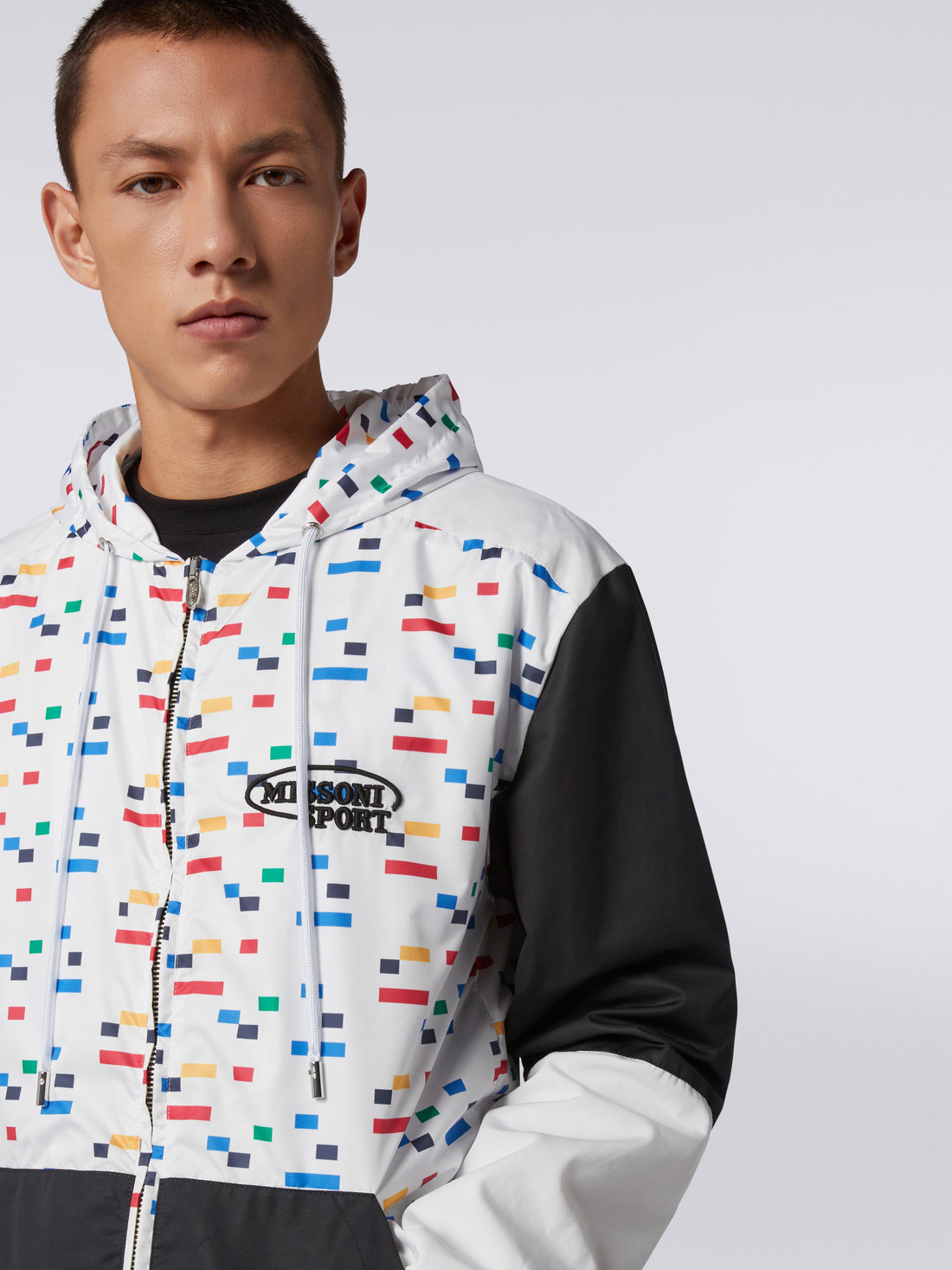 Hooded windbreaker with contrasting logo, White & Multicoloured Heritage - US23SC0KBW00LWS017I - 4