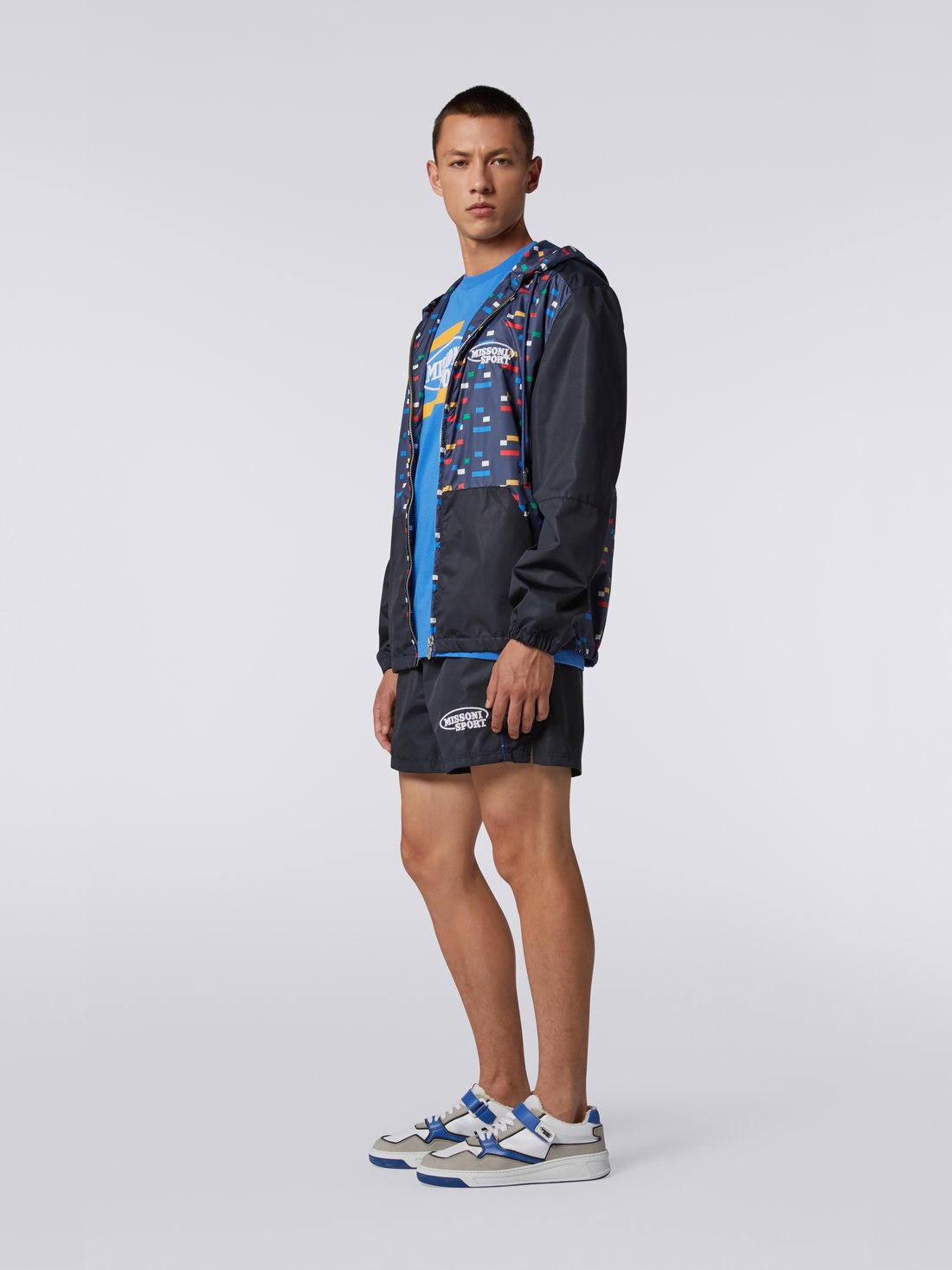 Hooded windbreaker with contrasting logo, Navy Blue  - US23SC0KBW00LWS72A0 - 2