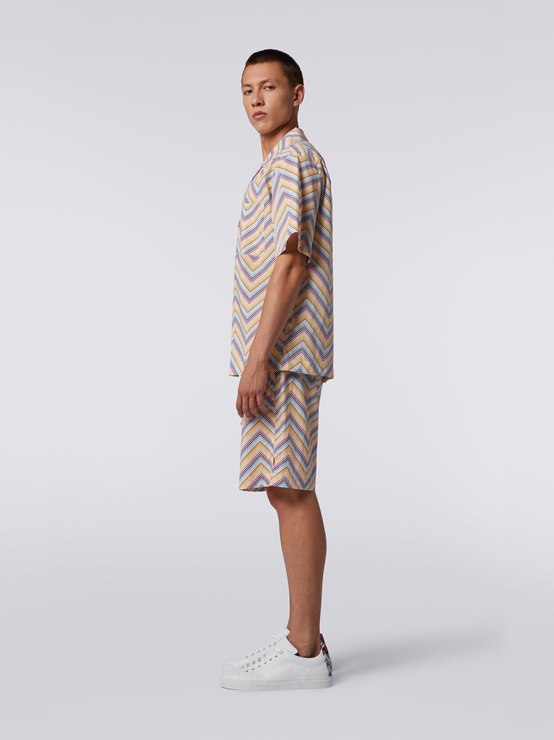 Cotton Bermuda shorts with zigzag print, Multicoloured - US23SI0CBW00MFS016L - 2