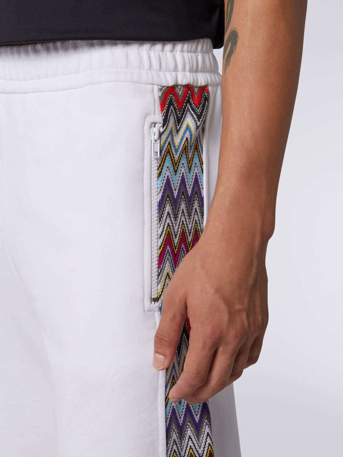 Bermudas de felpa de algodón con detalles de punto, Blanco  - US23SI14BJ00DZS016Q - 4