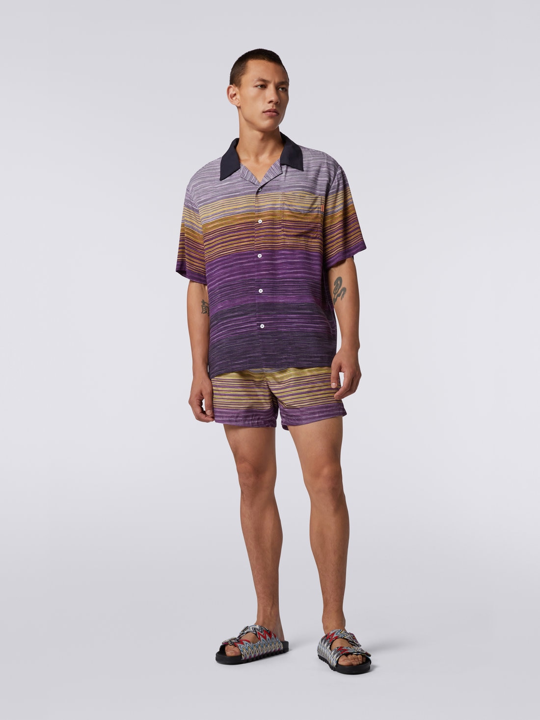 Kurzärmeliges Baumwollhemd im Bowling-Stil, Mehrfarbig  - US23SJ0RBW00M5F500R - 1