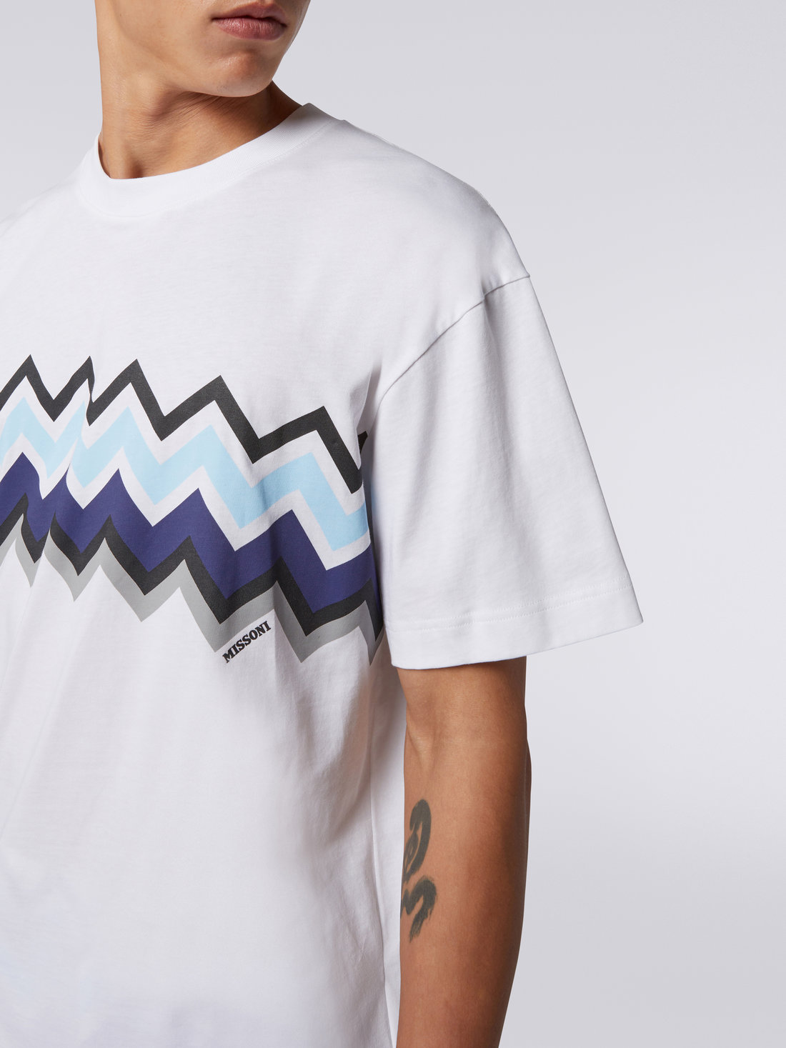 T-shirt à col ras du cou en jersey de coton zigzag, Blanc, Noir & Bleu   - US23SL19BJ00EYS7296 - 4