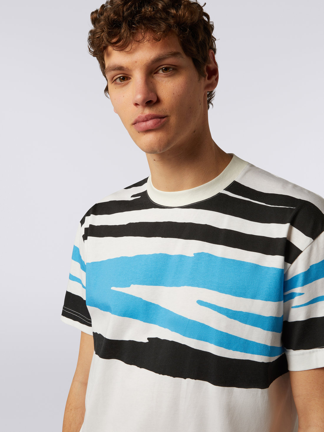 Camiseta de cuello redondo en tejido jersey de algodón flameado, Blanco, Negro & Azul Oscuro   - US23SL19BJ00F3S728V - 4