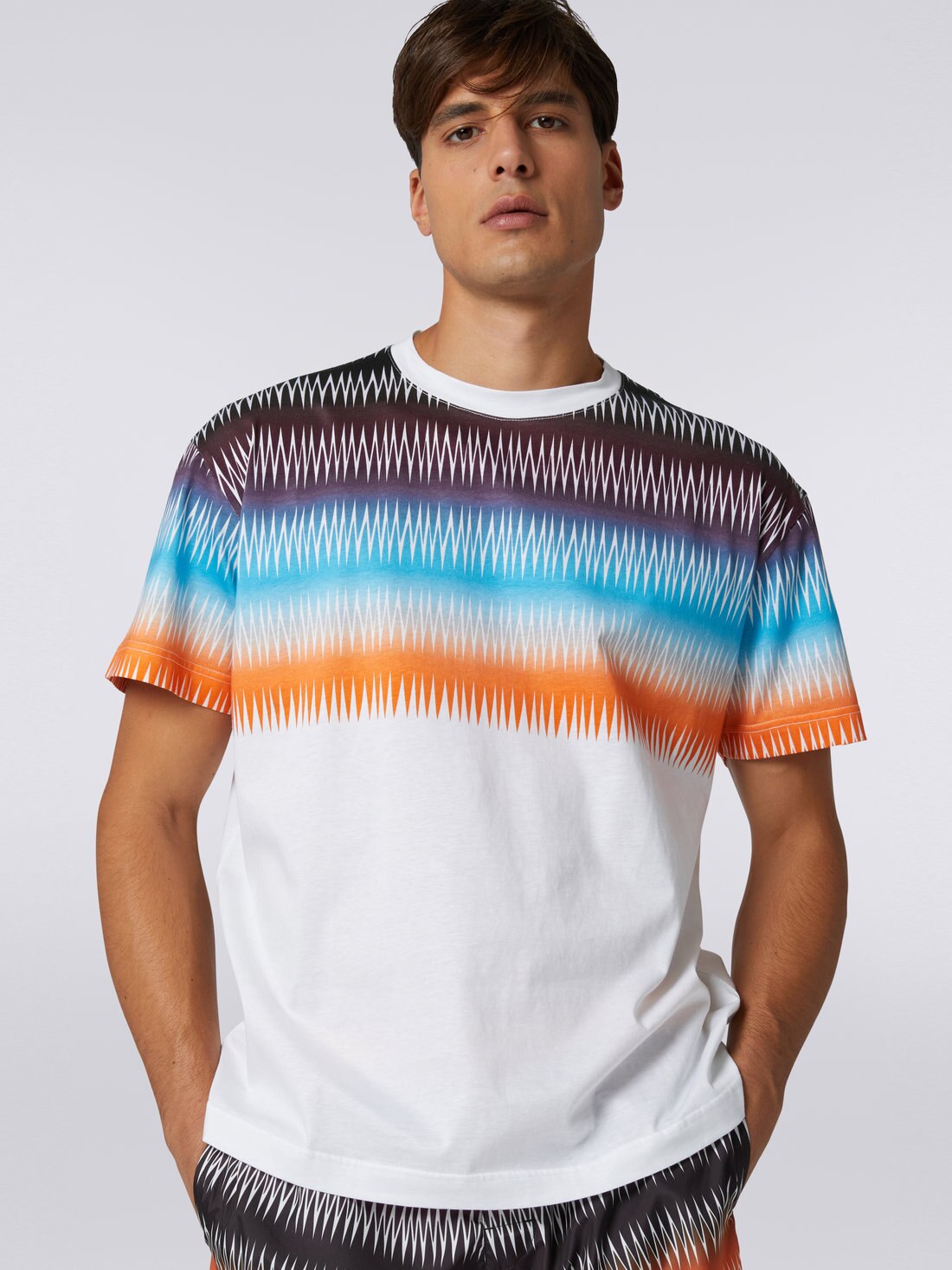 T-shirt à col rond oversize en coton avec zigzag dégradé, Multicolore  - US23SL19BJ00FPS0187 - 4